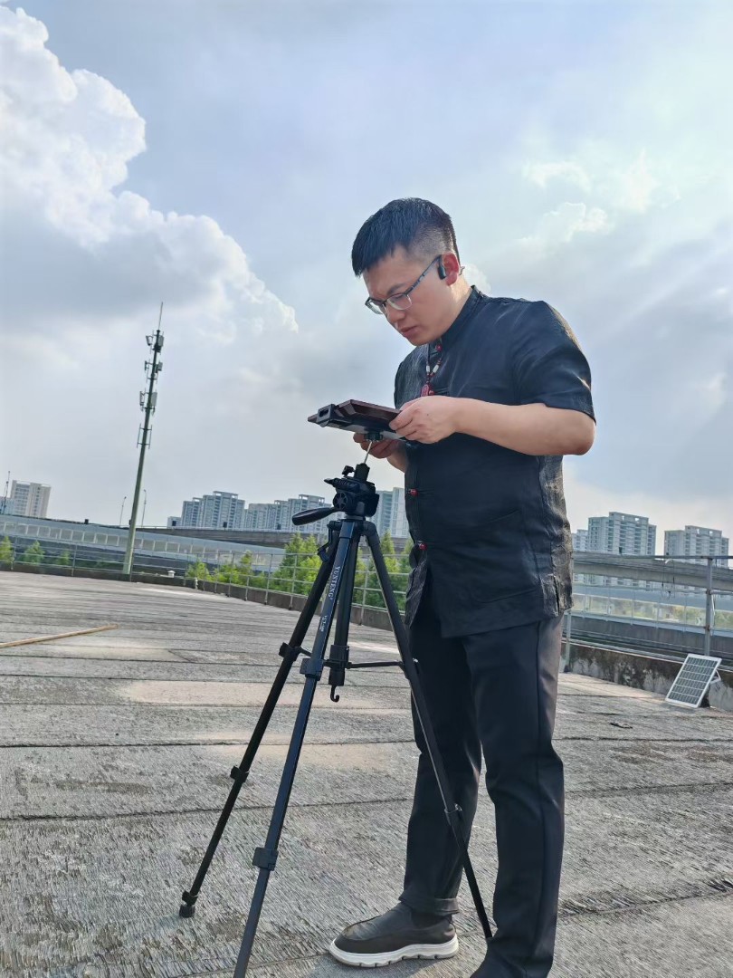Dr. Robert Zhang